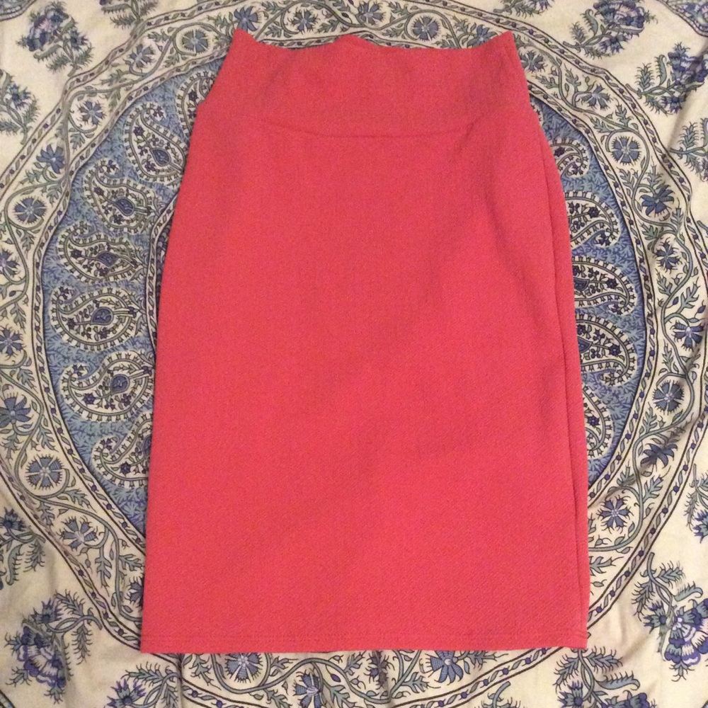 Light pink pencil skirt.